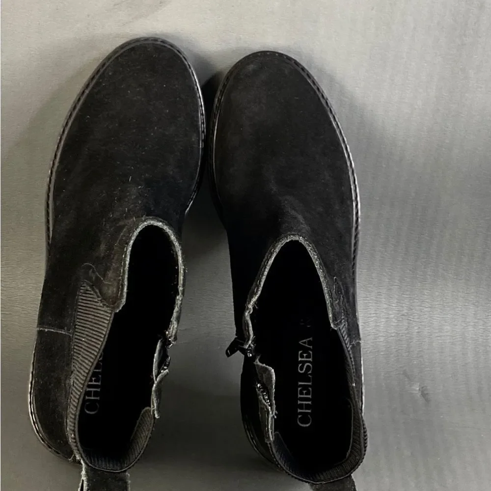 Chelsea & Violet Lottie Suede Lug Sole Platform Chelsea Booties womens size 9.5